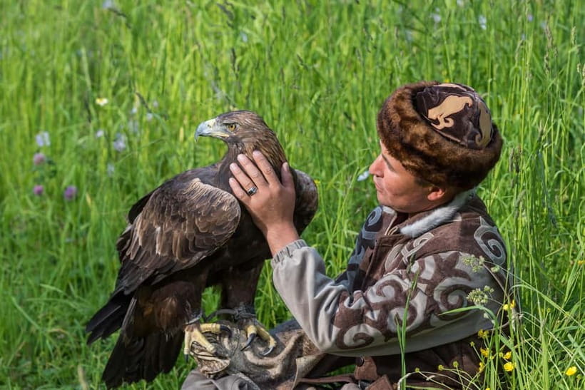 Almaty: Falconry show and Big Almaty Gorge - Alma-Arasan gives you the first mountain views