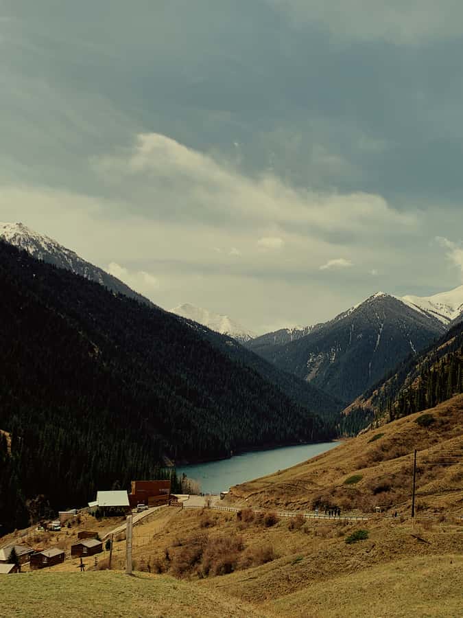 Almaty: Kolsay & Kaindy Lakes, Charyn Canyon Private Tour - Black Canyon is a short stop with a big view