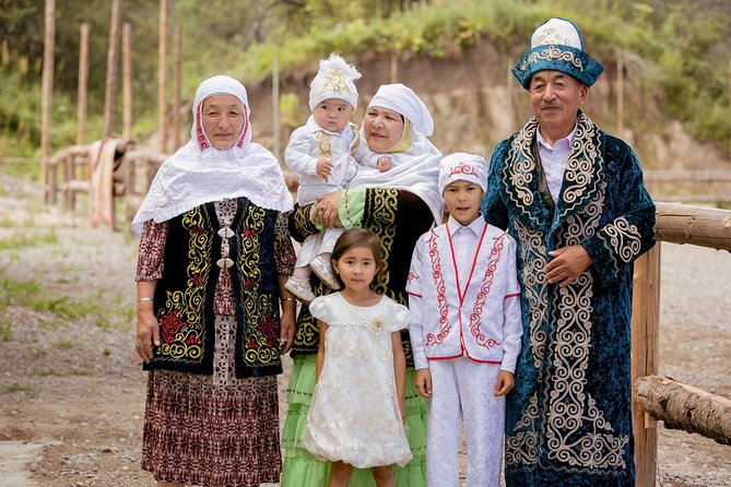 Discover Nomadic Lifestyle in 'The Huns' Ethno-village - The horse-riding show and warrior battle