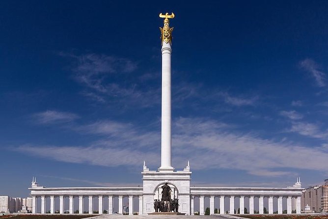 Half-Day Tour ( 4 hours) - The Main Square and the palace photographs