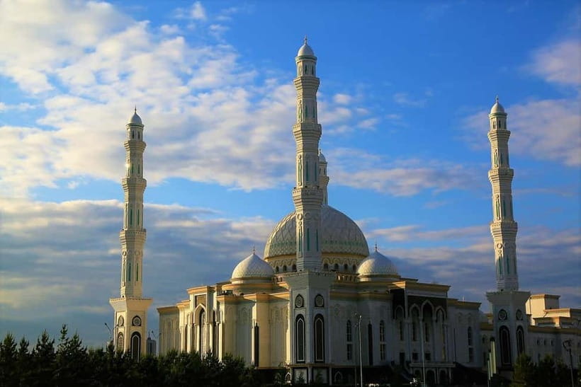 Private Astana City tour: Gude & Food & Winetasting - Lunch at Paradise Eurasian Kitchen