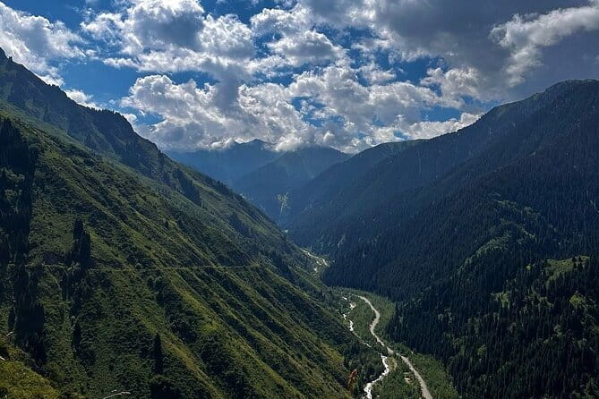 Shymbulak to Bogbanovisch Glacier and Oktabriskaya Hike - The 2-kilometer walk to Bogdanovich Glacier