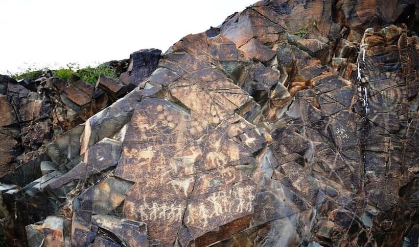 Tanbaly Gorge: Ancient Petroglyphs UNESCO Site Day Tour - Who should book this experience?